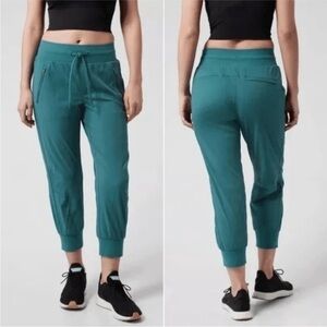 Athleta EUC Ripstop Trekkie North Crop 23” Joggers